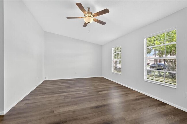 Building Photo - 5058 Canal Cir E