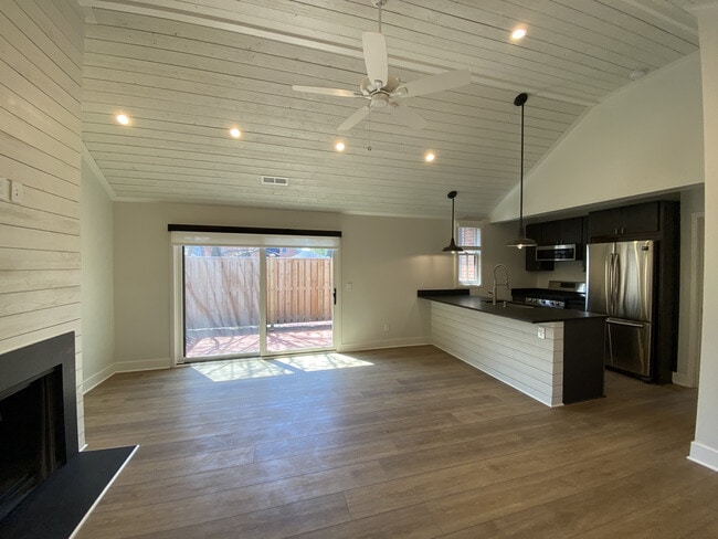 Building Photo - 252 Jackson St