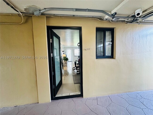 Building Photo - 301 Golden Isles Dr
