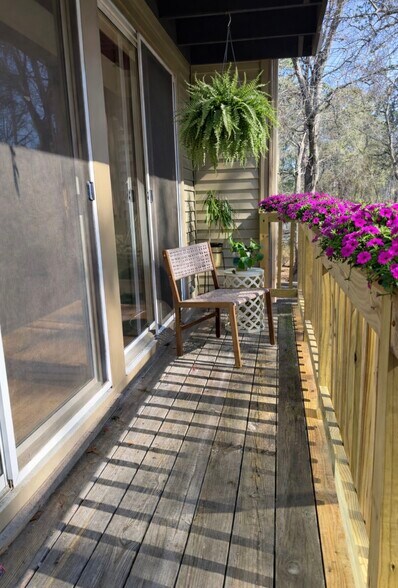 Large private balcony facing trees - 32 Sequoia Ct