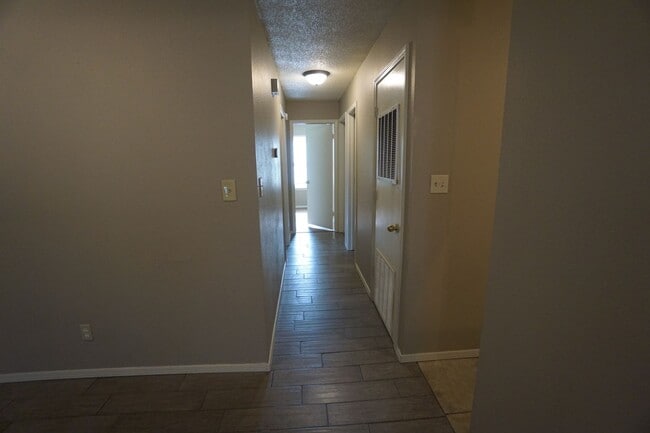 Building Photo - 3 Bed 2 Bath 1 Car Garage with Yard Care Included, Refrigerator Provided.