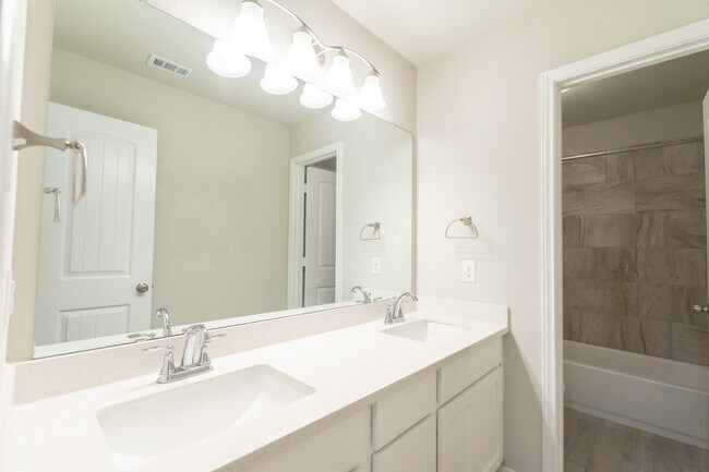 Building Photo - 388 Kendall Crest Dr