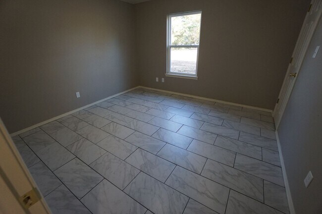 Building Photo - Completely Remodeled Like New 3 Bed 2 Bath...