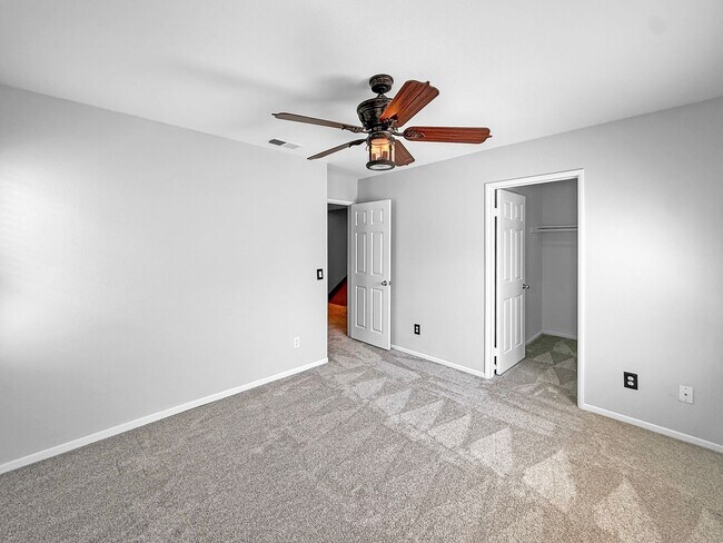 Building Photo - Beautifully Upgraded 3BR/2.5BA Townhome in...