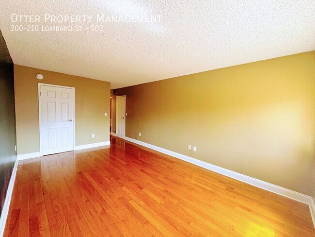 Building Photo - 200-210 Lombard St-503