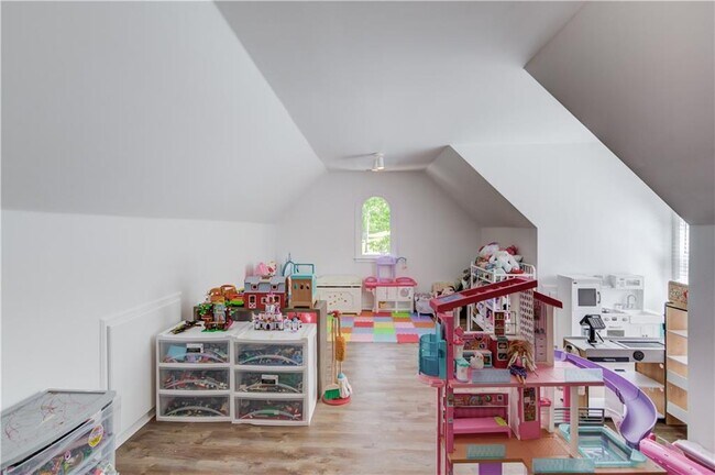 Building Photo - 2870 Roanoke Rd