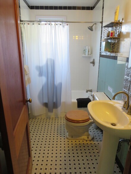 Bathroom. - 22 McGrath St