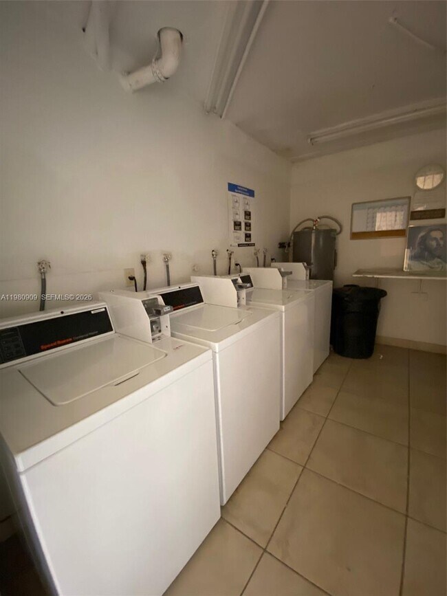 Building Photo - 6820 W Flagler St