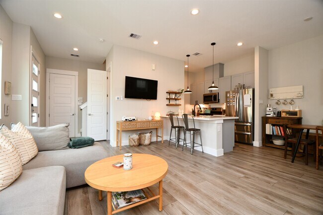 Building Photo - 1239 W Tidwell Rd