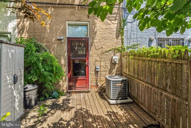 Building Photo - 410 Quince St