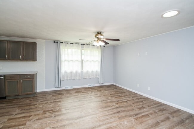 Building Photo - 3 bed 2 bath Ranch in Hobart
