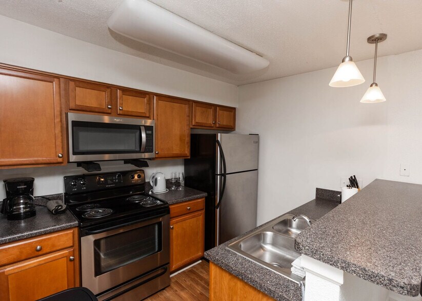 Building Photo - 915 Cameo Dr