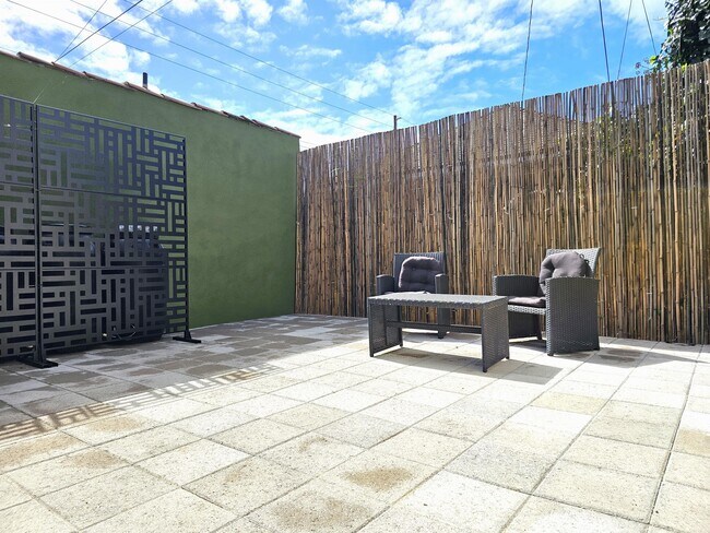 Building Photo - 2711 W 60th St