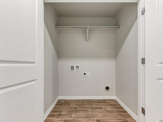 Building Photo - 616 Maleah Pl