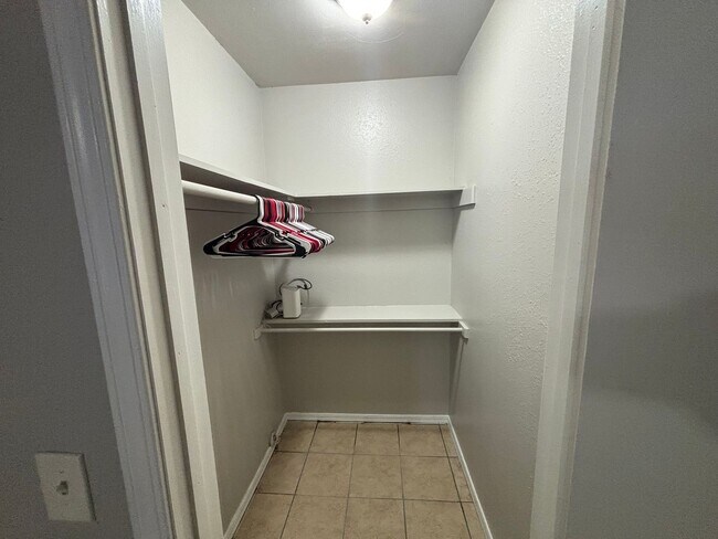 Building Photo - 2 Bedroom, 1.5 Bathroom 1st Floor Condo wi...