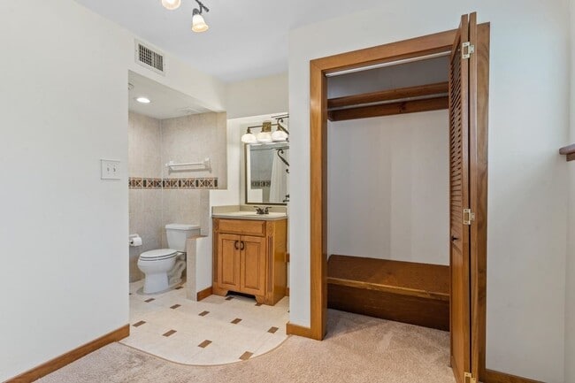 Building Photo - Spacious & Modern 2-Bedroom Duplex in Private Lake Jackson Setting – Tallahassee