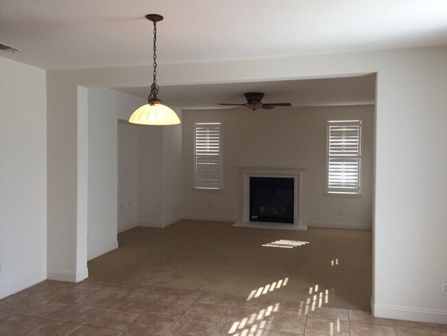 Building Photo - Manteca 4 Bedroom 1/2 bath 2 Car Garage ta...