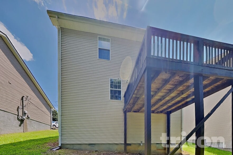Building Photo - 700 Holland Ridge Dr