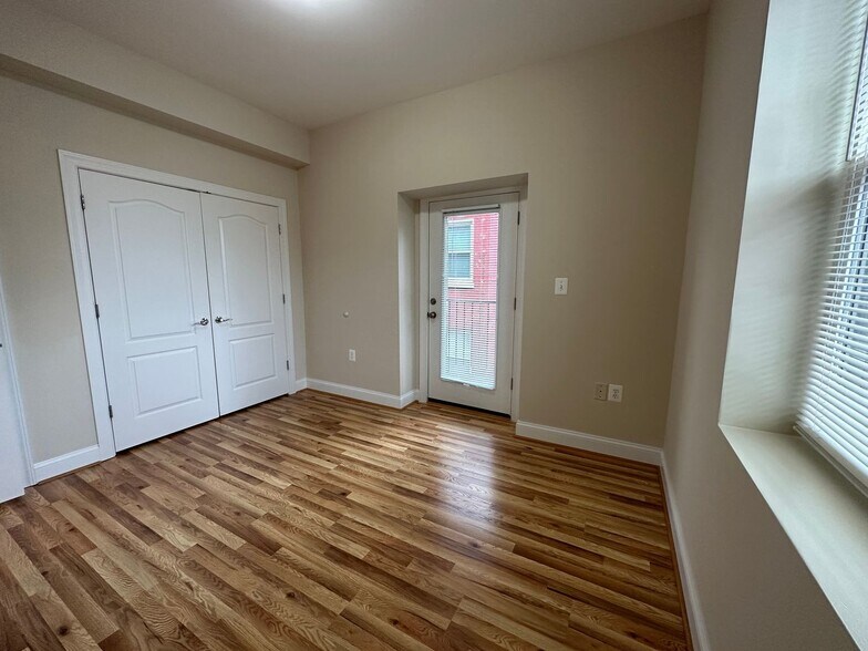 Building Photo - 1319 Park Rd NW