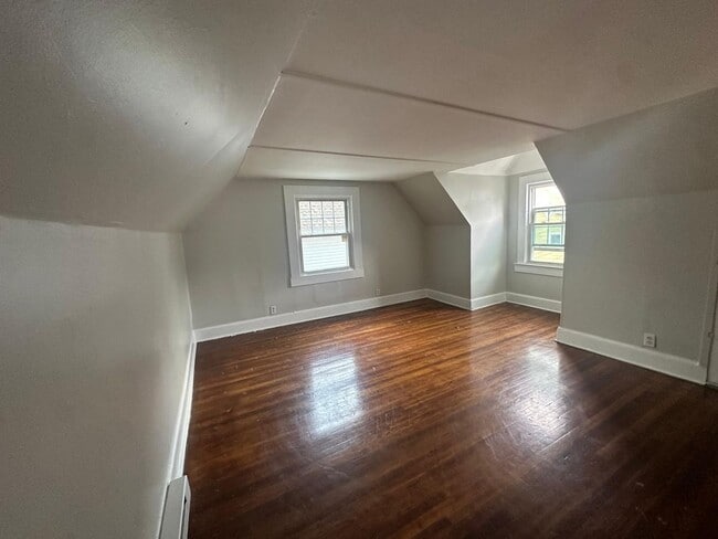 Building Photo - Updated 3 bedroom 1 bath single family home