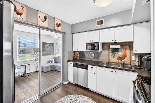 Building Photo - 2452 Brazilia Dr