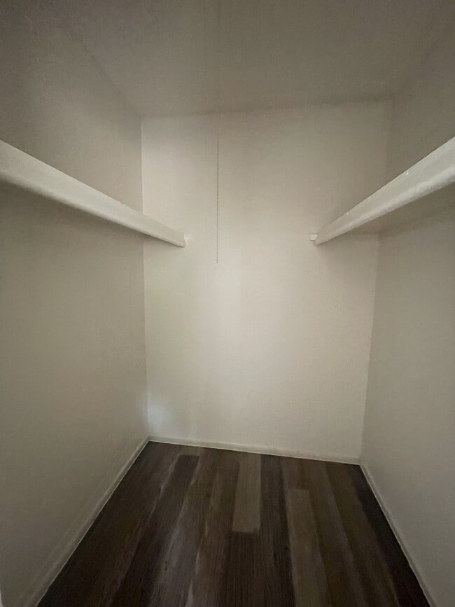 Building Photo - 10902 Bywood Dr