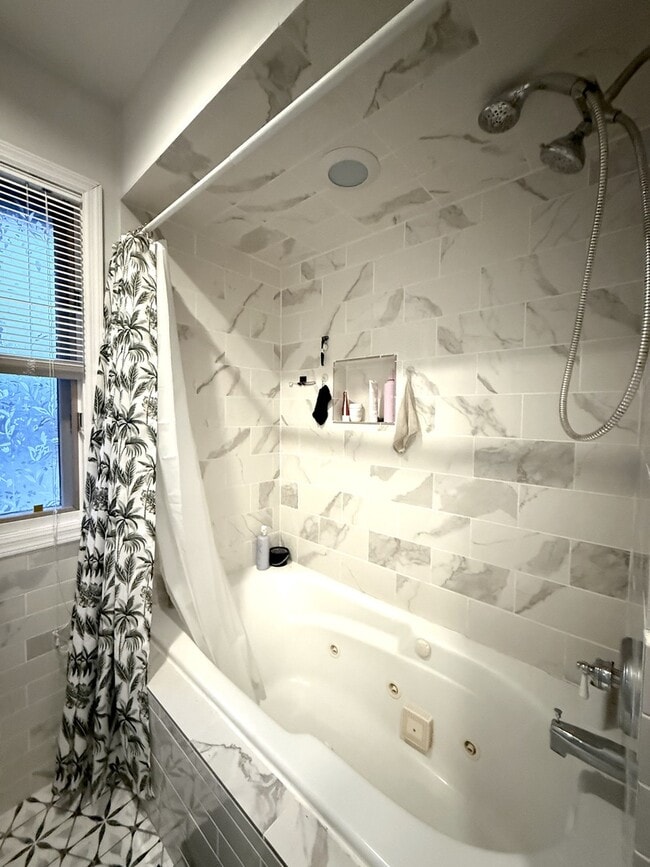 Building Photo - 10740 Monitor Ave