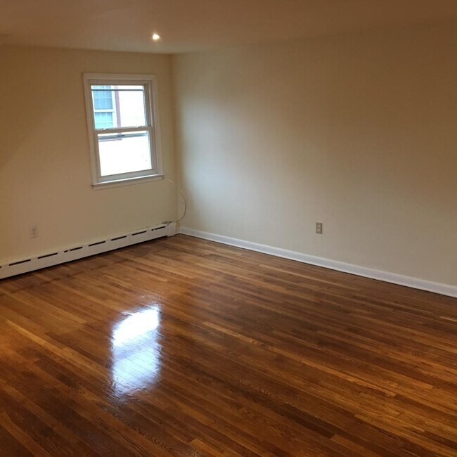 Building Photo - 14 SUYDAM STREET