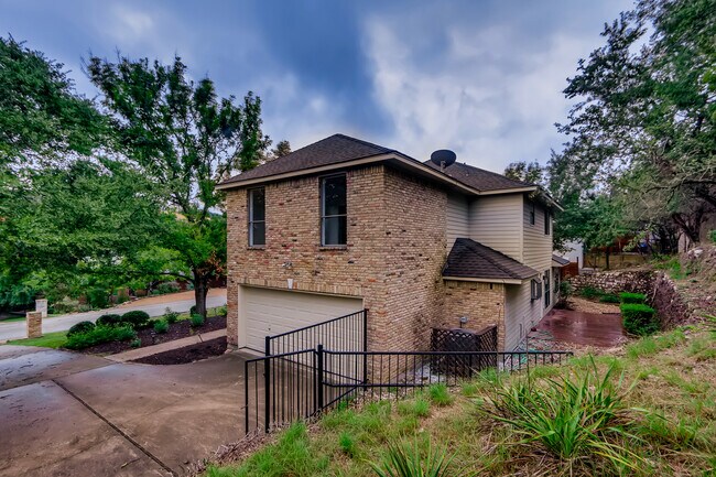 Building Photo - 107 Long Wood Ave