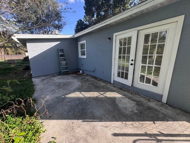 Building Photo - 151 SE Castana Ct