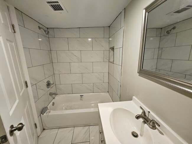 Bathroom - 743 N Claybrook St
