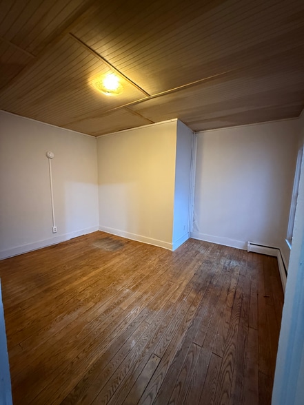 Bed 1 - 13 Church St