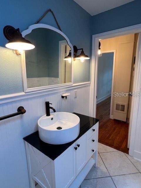 Building Photo - 1312 E Kaley St