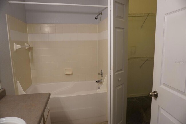 Building Photo - 6005 Westgate Dr