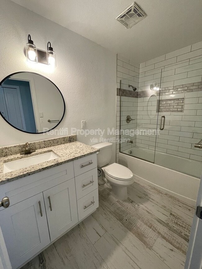 Building Photo - 1322 Miramar St