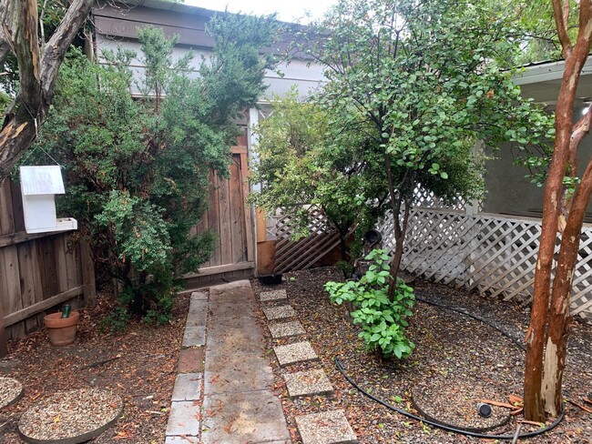 Building Photo - 2bd 1 ba with Zen Garden, Garage, Updated ...