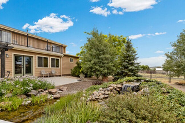 Building Photo - Stunning Doney Park Home