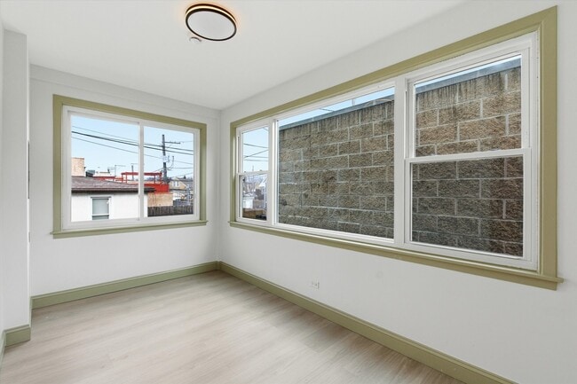 Building Photo - 5915 N Milwaukee Ave