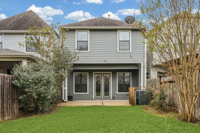 Building Photo - 1725 W 23rd St