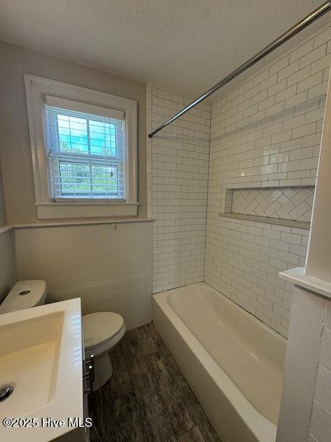 Building Photo - 2940 Oleander Dr