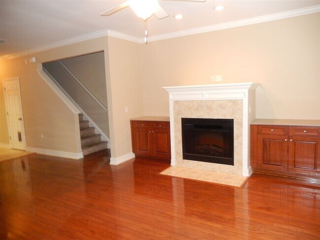 Building Photo - 1520 Crescent Hills Dr