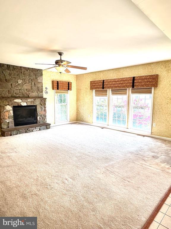 Building Photo - 332 Rubens Cir