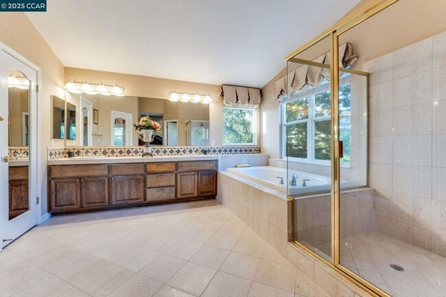 Building Photo - 1105 Peacock Creek Dr