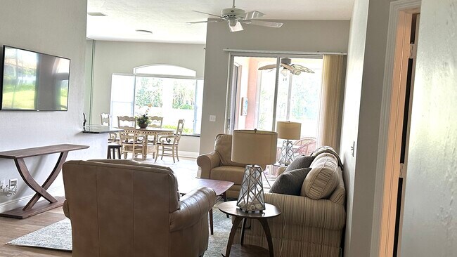 Building Photo - 9141 Las Maderas Dr