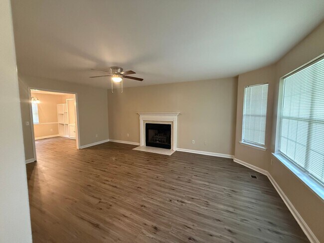 Building Photo - 5500 Misty Valley Dr
