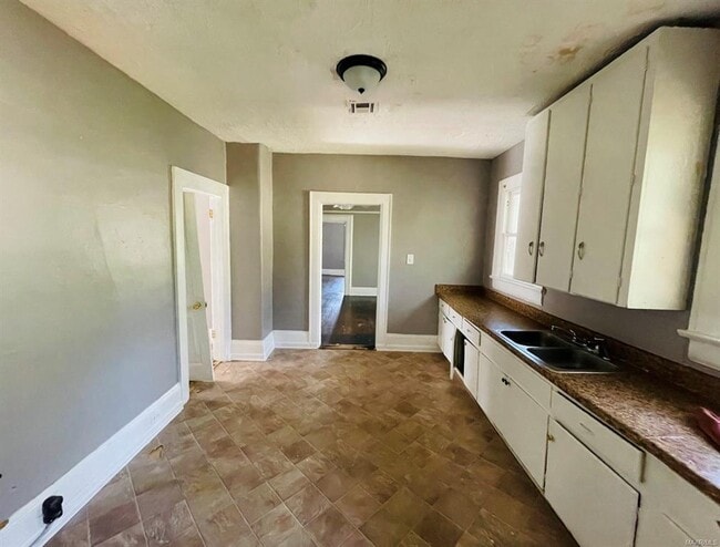 Building Photo - 39 S Lewis St