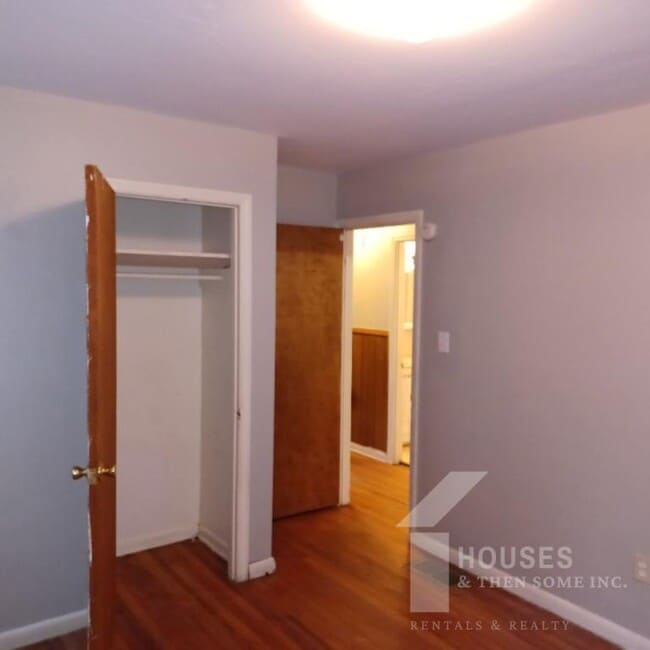 Building Photo - 714 Farley Ave