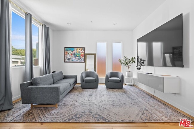 Building Photo - 3170 Glenmanor Pl