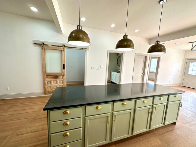 Kitchen - 603 E Morris St