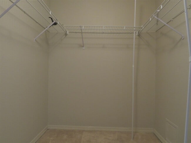 Building Photo - Coming Soon! Beautiful and Spacious 3 bedroom 2 bath Home With a Split Floor Plan.